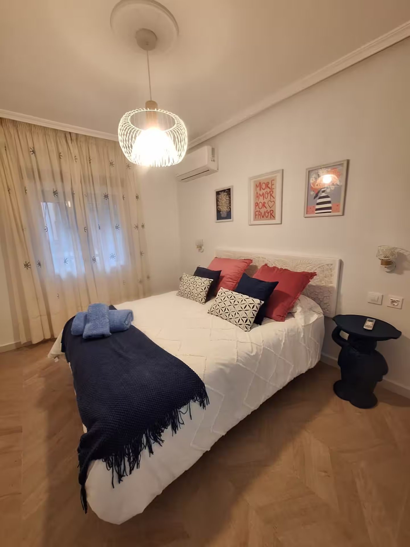 Dormitorio principal de La Casa de las Flores